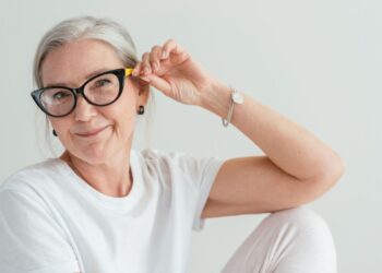 pixie short hairstyles for over 60 with glasses