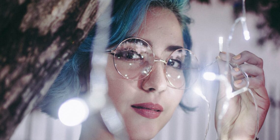 hairstyles for over 60 round face and glasses