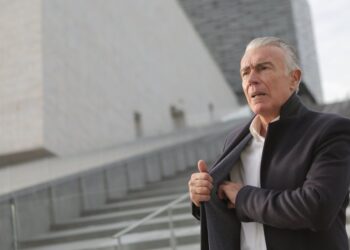 over 60 low maintenance medium length layered grey hair styles