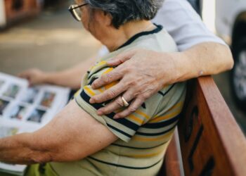 short hairstyles for 65 year-old woman