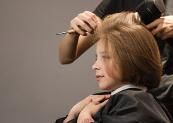 short haircut for thin hair to look thicker