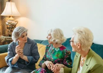 low maintenance hairstyles for 50 year old woman