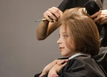 short haircut for thin hair to look thicker